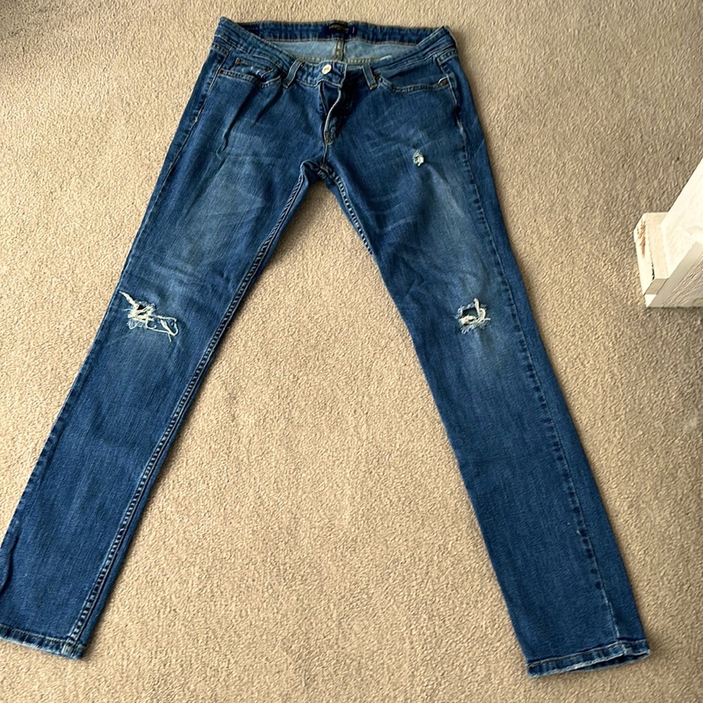 Women’s/juniors, sz 11, M length, Levi’s 524 “Too Super Low” ripped.